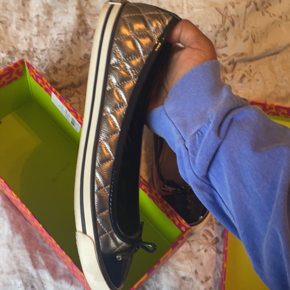 Pretty silver and navy patent Tory Burch sneakers - Picture 5 of 7